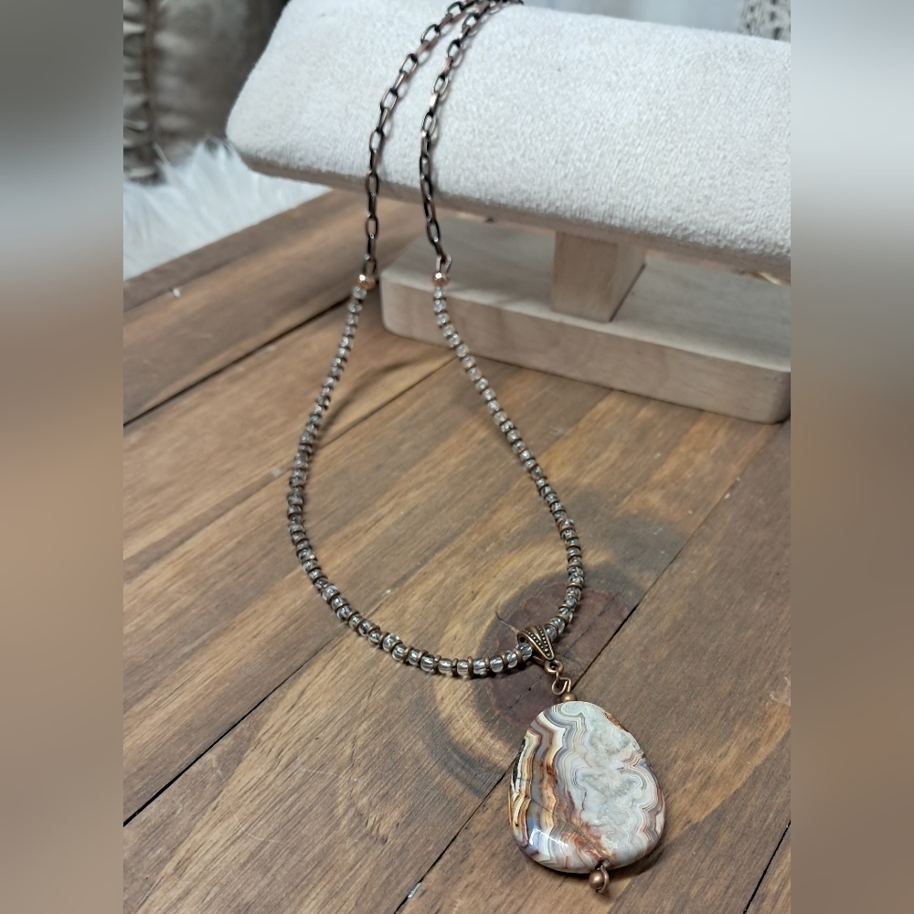 Lace Waves Dyad Source UnkBeaded Necklace - Picture 4 of 4